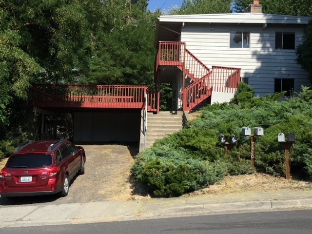 1320 NE Hillside Dr in Pullman, WA - Building Photo