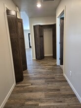 1407 W 20th Ave in Mitchell, SD - Foto de edificio - Building Photo