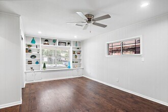 5106 De Lange Ln in Houston, TX - Building Photo - Building Photo