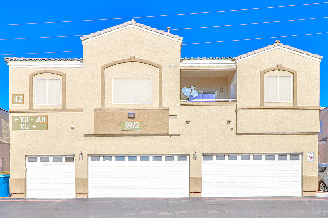 3912 Smokey Fog Ave in North Las Vegas, NV - Building Photo