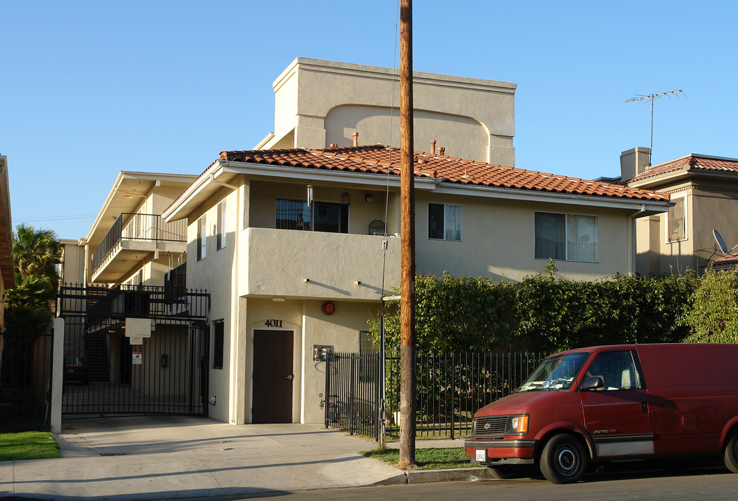 4011 Oakwood Ave in Los Angeles, CA - Foto de edificio