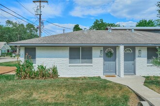 307 S Magnolia St in Tomball, TX - Building Photo - Building Photo