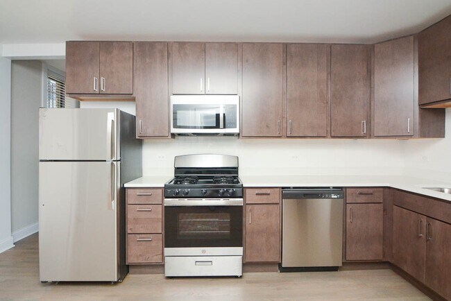 3405 W Fullerton Ave, Unit M01H in Chicago, IL - Foto de edificio - Building Photo