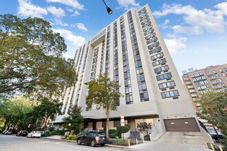 1221 N Dearborn St, Unit 1601 in Chicago, IL - Building Photo - Building Photo