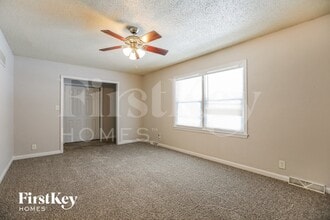 9817 Hardesty Ave in Kansas City, MO - Foto de edificio - Building Photo