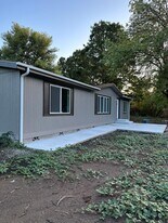 425 Wilbur Rd in Roseburg, OR - Building Photo