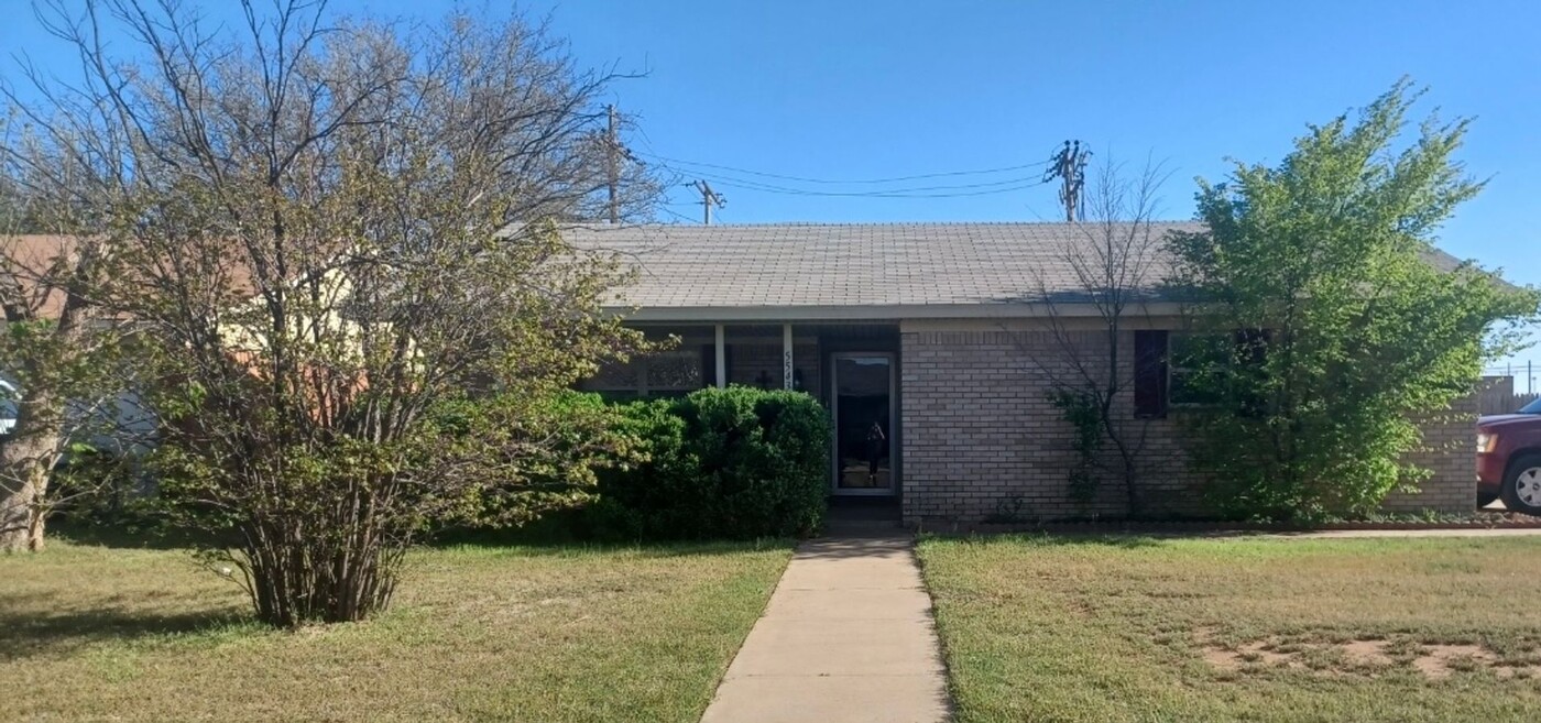 5543 18th St in Lubbock, TX - Foto de edificio