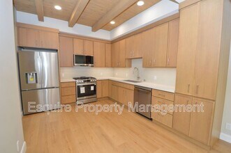 1154 Essex Way in Thousand Oaks, CA - Building Photo - Building Photo