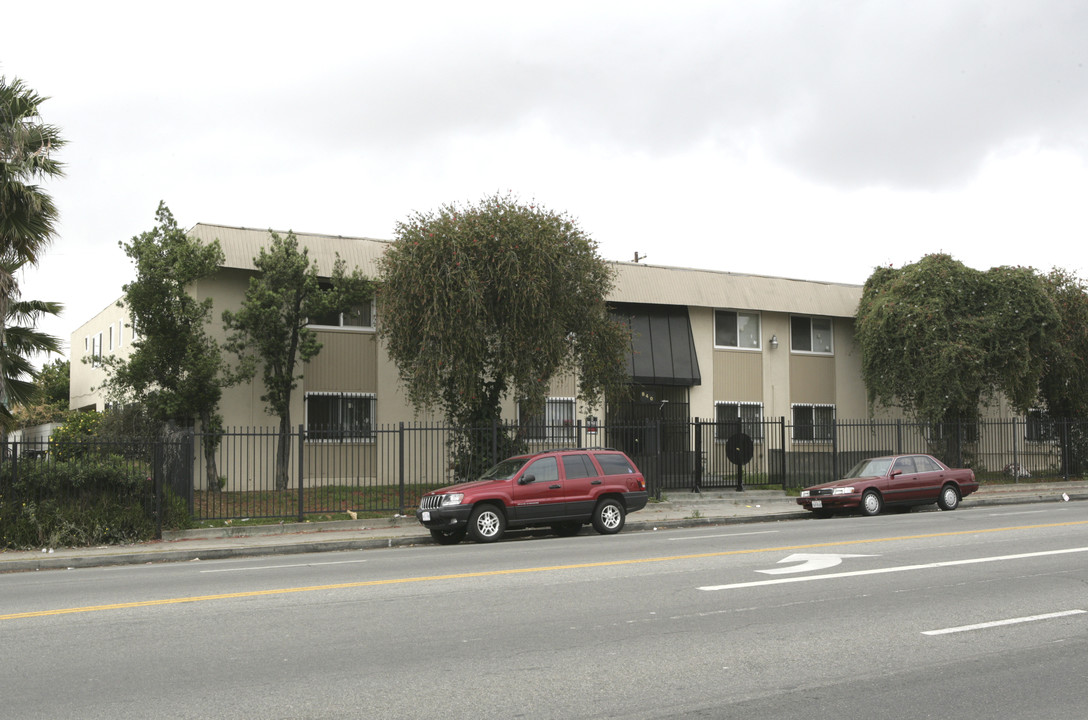 838 E Imperial Hwy in Los Angeles, CA - Building Photo