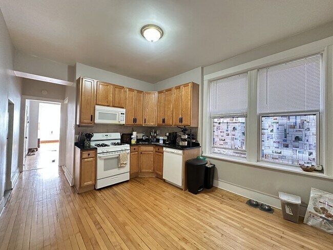 2136 W Chicago in Chicago, IL - Building Photo - Building Photo