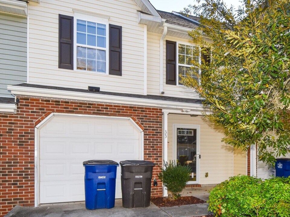 33 Scott Hollow Dr in Winston-Salem, NC - Building Photo