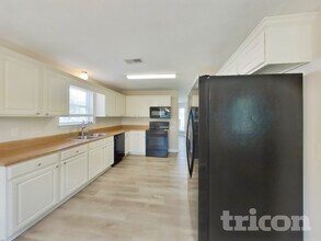 673 Mable Dr in La Vergne, TN - Foto de edificio - Building Photo