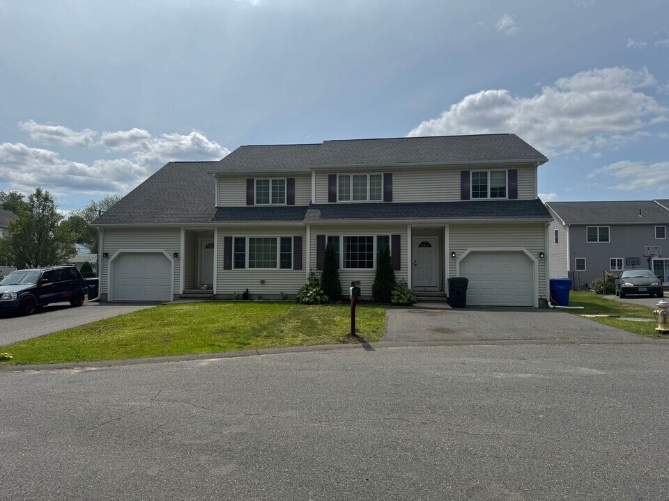 18-20 Westwood Dr in Springfield, MA - Building Photo