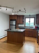 3 Buttonwood St, Unit 2nd Floor in Bristol, RI - Building Photo - Building Photo