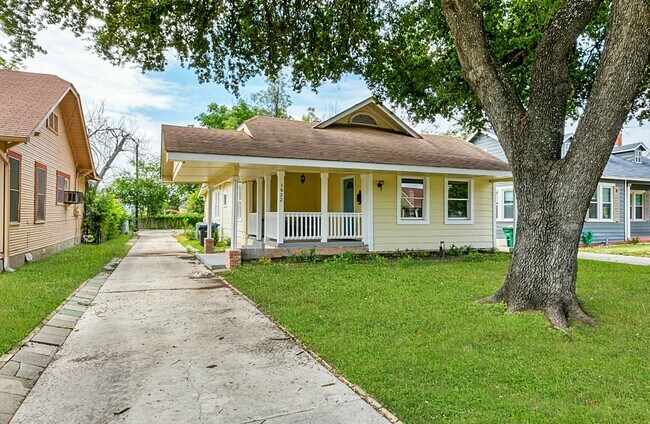 property at 1932 W Huisache Ave