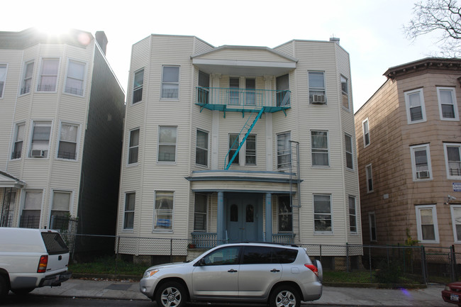 54-56 Morris Cres in Yonkers, NY - Building Photo - Building Photo