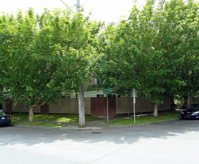 The Discovery Apartments in Seattle, WA - Building Photo - Building Photo