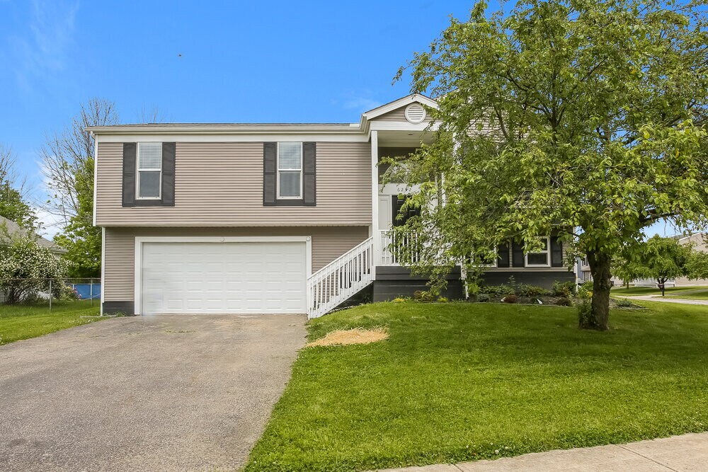 6252 Tanbark Ct in Galloway, OH - Building Photo