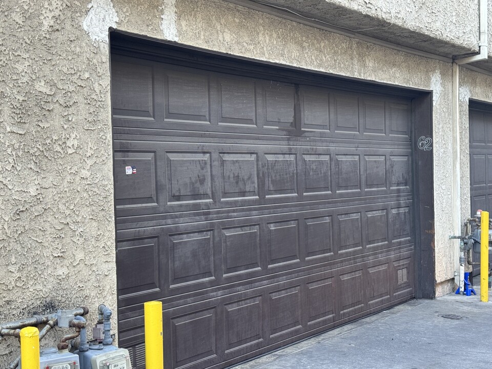 8750 Kester Ave in Panorama City, CA - Foto de edificio