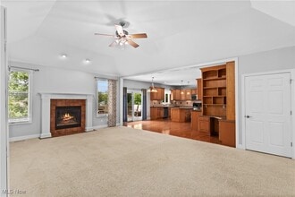 8130 Crystal Creek Dr in North Royalton, OH - Building Photo - Building Photo