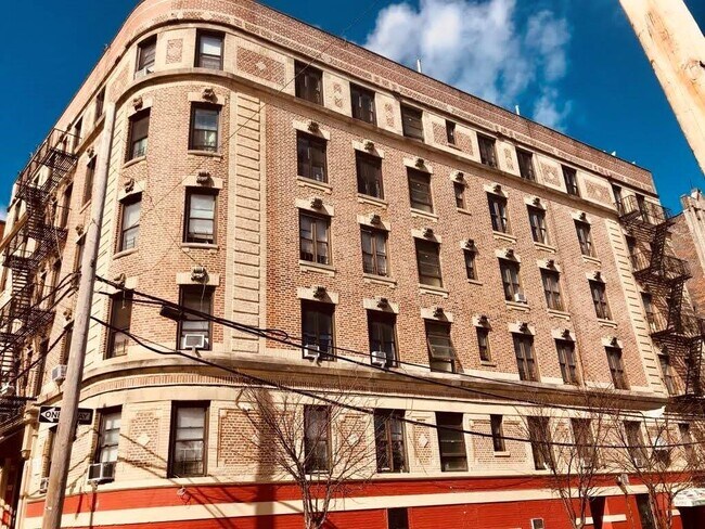 883 E 165th St-Unit -1F in Bronx, NY - Foto de edificio - Building Photo