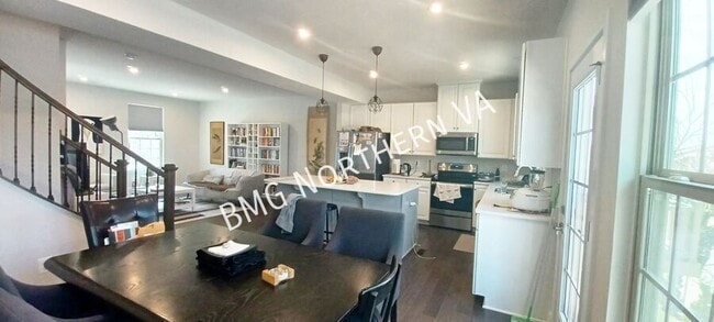 4504 Joseph Bristow Ln in Annandale, VA - Building Photo - Building Photo