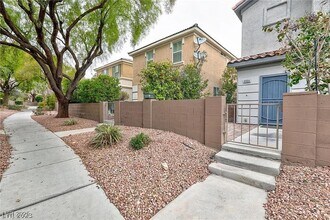 9909 Calabasas Ave in Las Vegas, NV - Building Photo - Building Photo