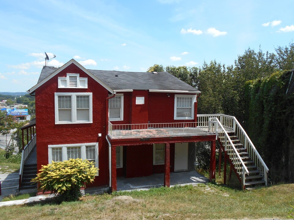 32 Woodlawn Dr in Chattanooga, TN - Building Photo