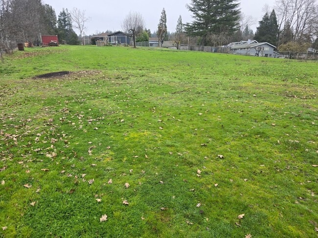 2085 Wolf Ln in Grants Pass, OR - Building Photo - Building Photo