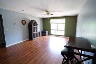 1700 SW 16th Ct, Unit Summit House H21 in Gainesville, FL - Foto de edificio - Building Photo