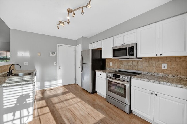 14 Braxton Dr in Sterling, VA - Building Photo - Building Photo