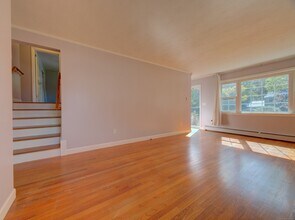 24 Larchmont Terrace in Groton, CT - Foto de edificio - Building Photo