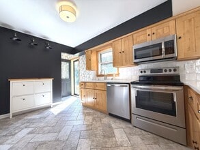 2202 N 116th St in Wauwatosa, WI - Building Photo - Building Photo