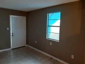 3718 Avenue M 1/2 in Galveston, TX - Foto de edificio - Building Photo