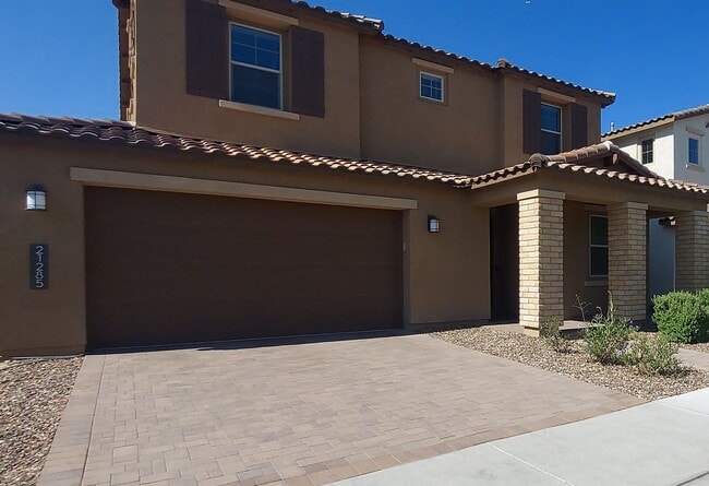 property at 2128 E Kingbird Dr