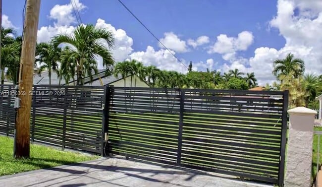 3000 SW 114th Ave in Miami, FL - Building Photo - Building Photo