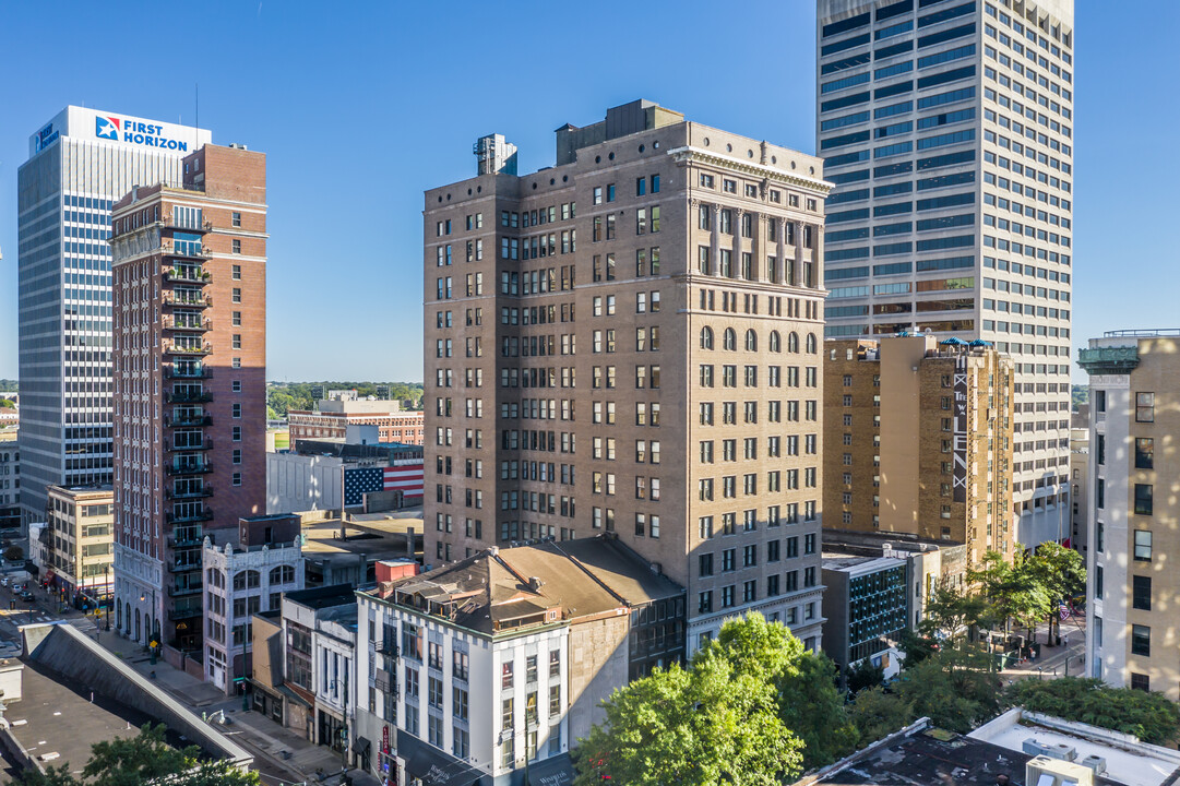 Number 10 Main Street Apartments in Memphis, TN - Building Photo