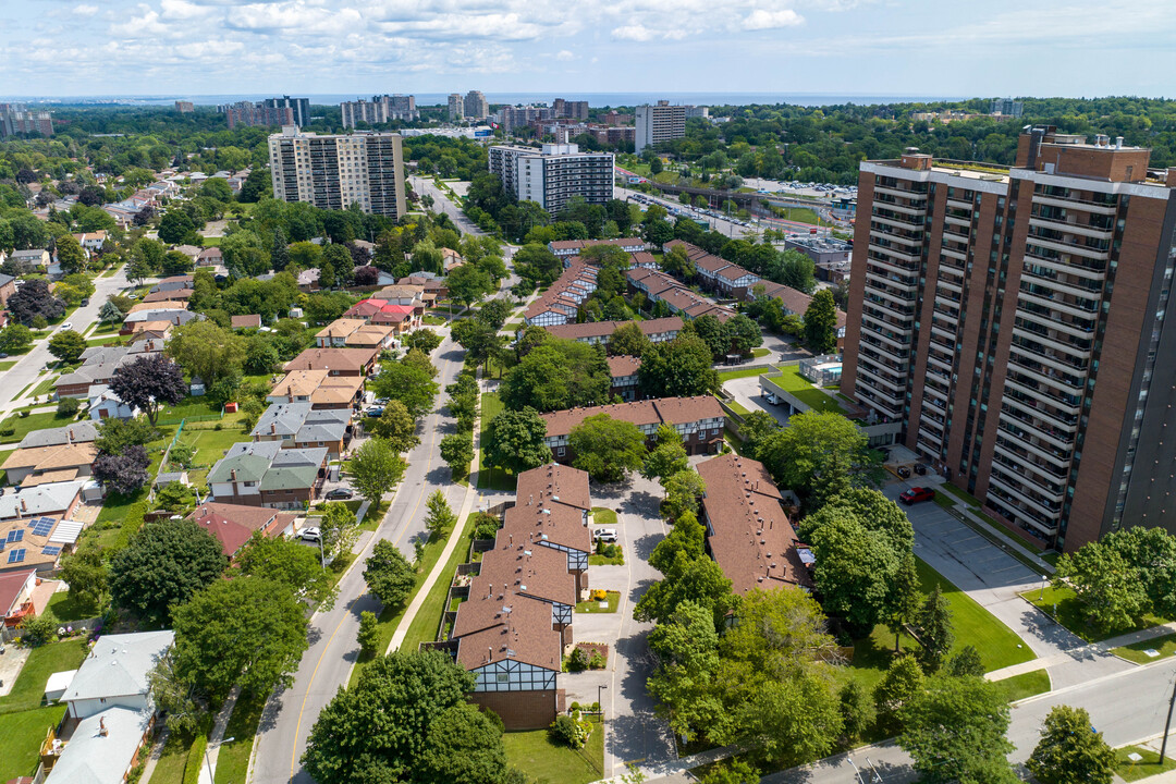 321 Trudelle St in Toronto, ON - Building Photo
