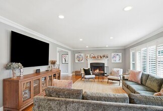 221 Mamaroneck Rd in Scarsdale, NY - Building Photo - Building Photo