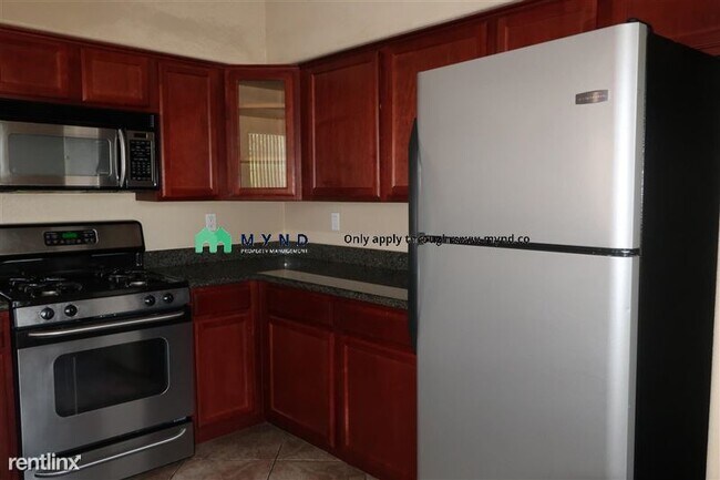 10220 Penrith Ave-Unit -Unit 203 in Las Vegas, NV - Building Photo - Building Photo
