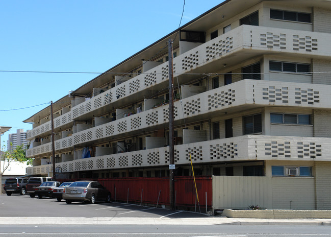 Waikahe in Honolulu, HI - Building Photo - Building Photo