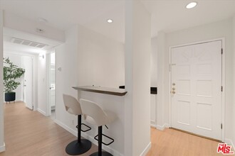 429 N Oakhurst Dr in Beverly Hills, CA - Foto de edificio - Building Photo