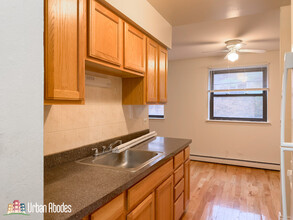 516 W Aldine Ave, Unit M04B in Chicago, IL - Building Photo - Building Photo