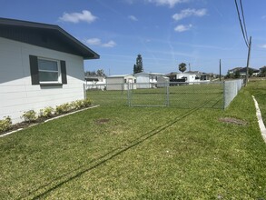 202 7th St NW in Ruskin, FL - Building Photo - Building Photo