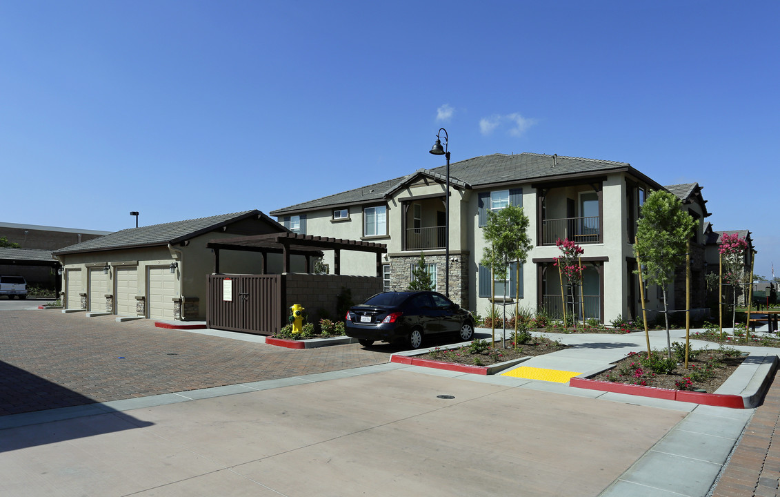 Cedar Glen Apartments in Riverside, CA - Building Photo