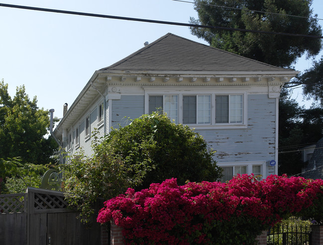 2822 11th Ave in Oakland, CA - Building Photo - Building Photo