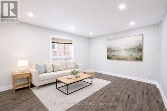 3280 Pilcom Crescent in Mississauga, ON - Building Photo - Building Photo