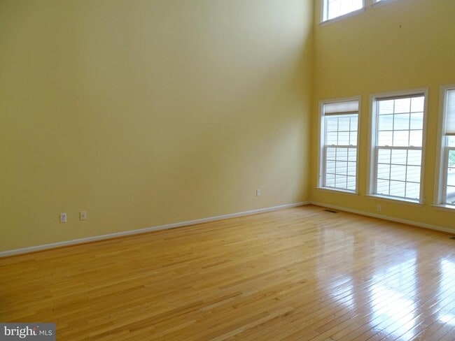 property at 213 Silverbell Ct