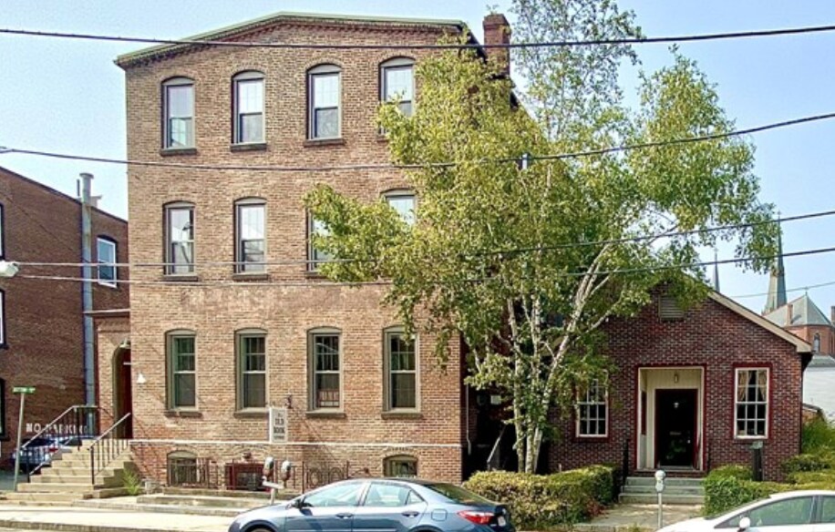 32 Masonic St in Northampton, MA - Building Photo