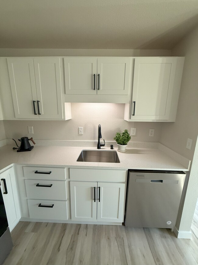 1413 N Oakes St, Unit B in Tacoma, WA - Foto de edificio - Building Photo